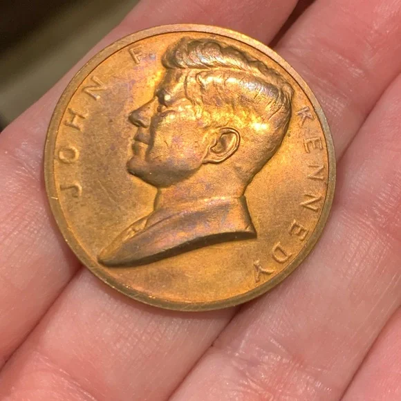 JFK 1961 bronze coin! - Picture 2 of 3